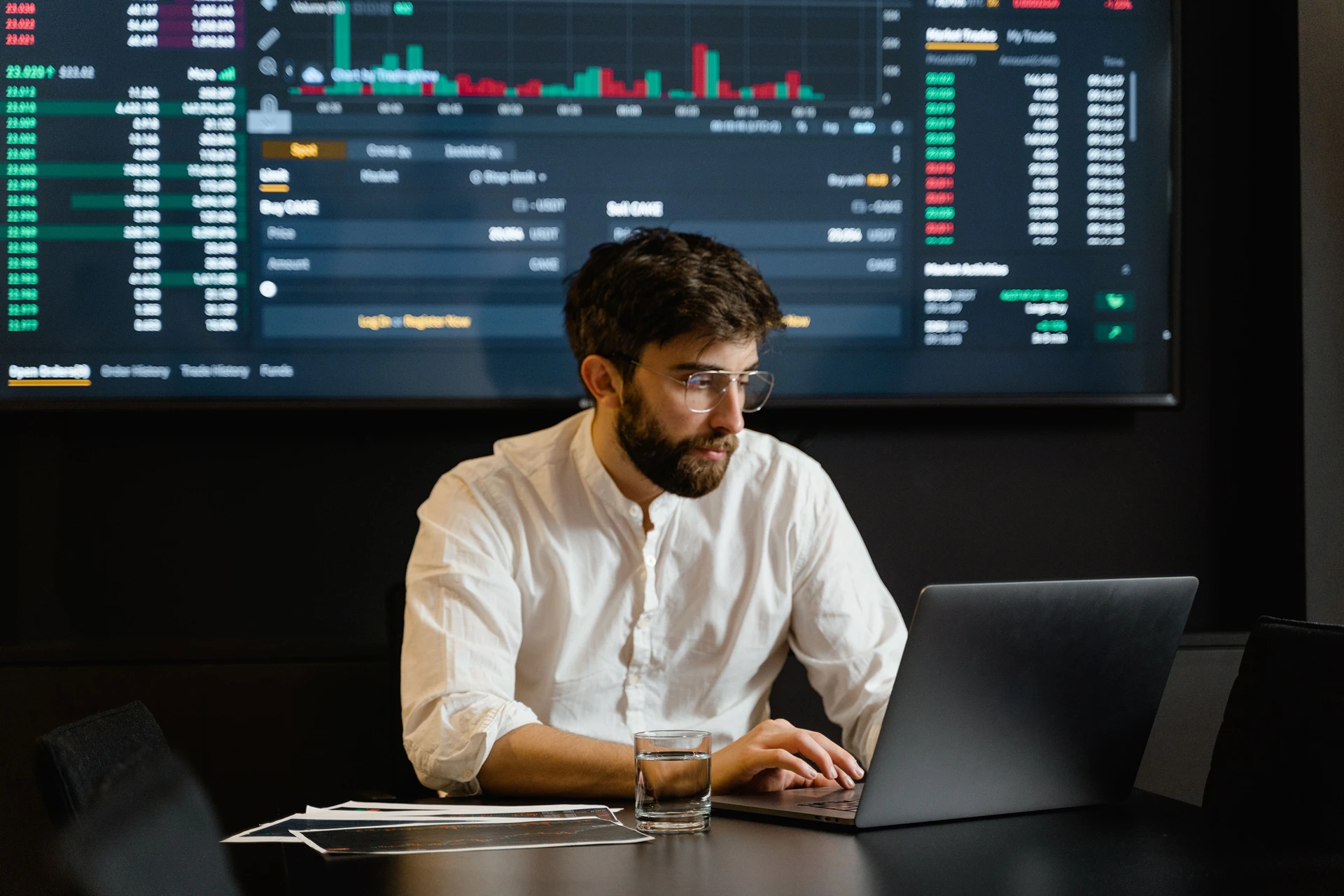 A broker working on a laptop.